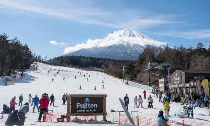 Playing with Snow and See Mt Fuji from Kawaguchi