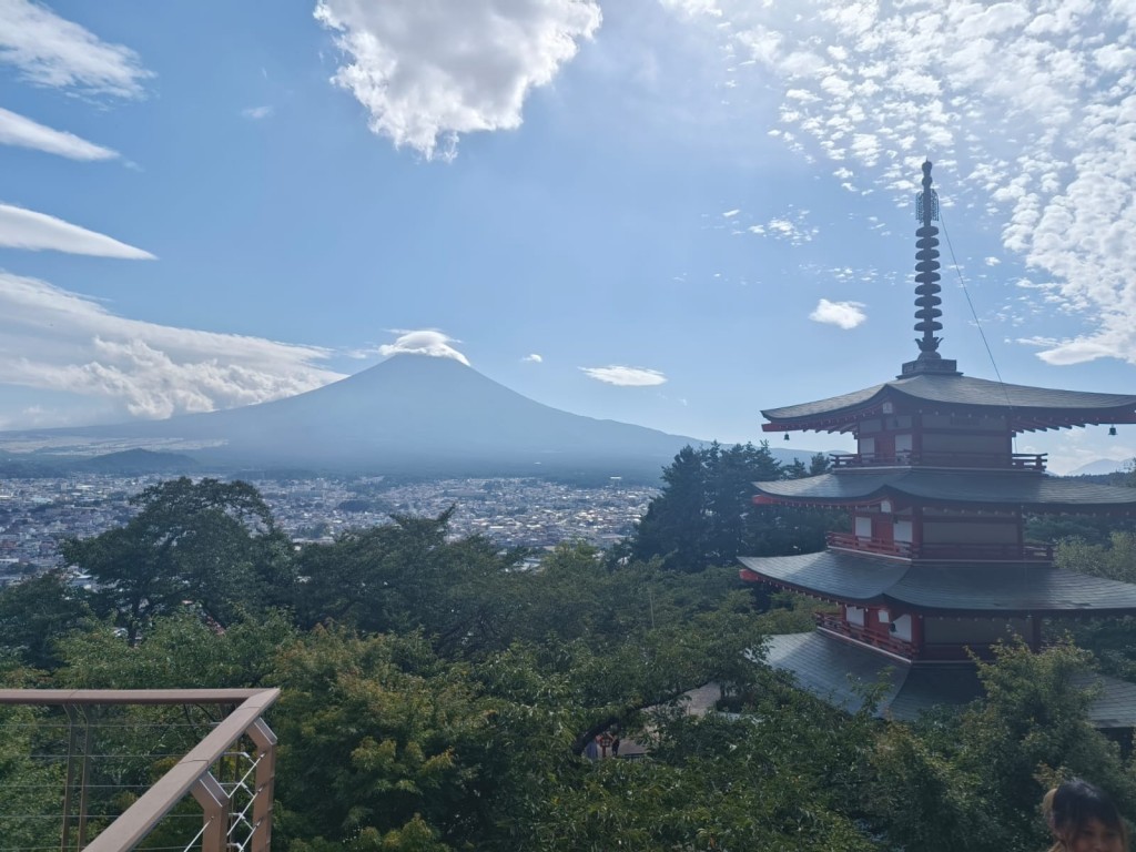 Perjalanan Sehari ke Gunung Fuji – Pemandangan Ikonik, Budaya & Belanja dalam Satu Hari 1