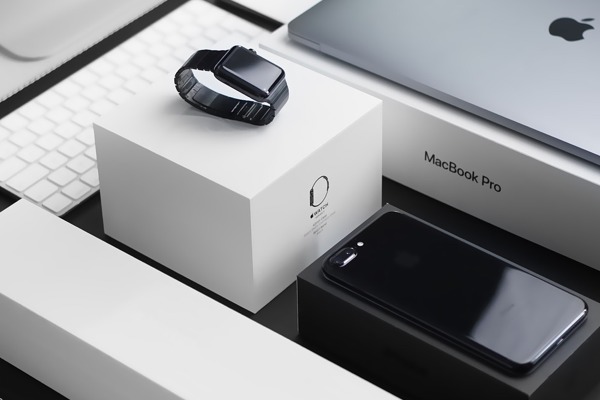 Apple Products (iPads, iPhones, MacBooks)