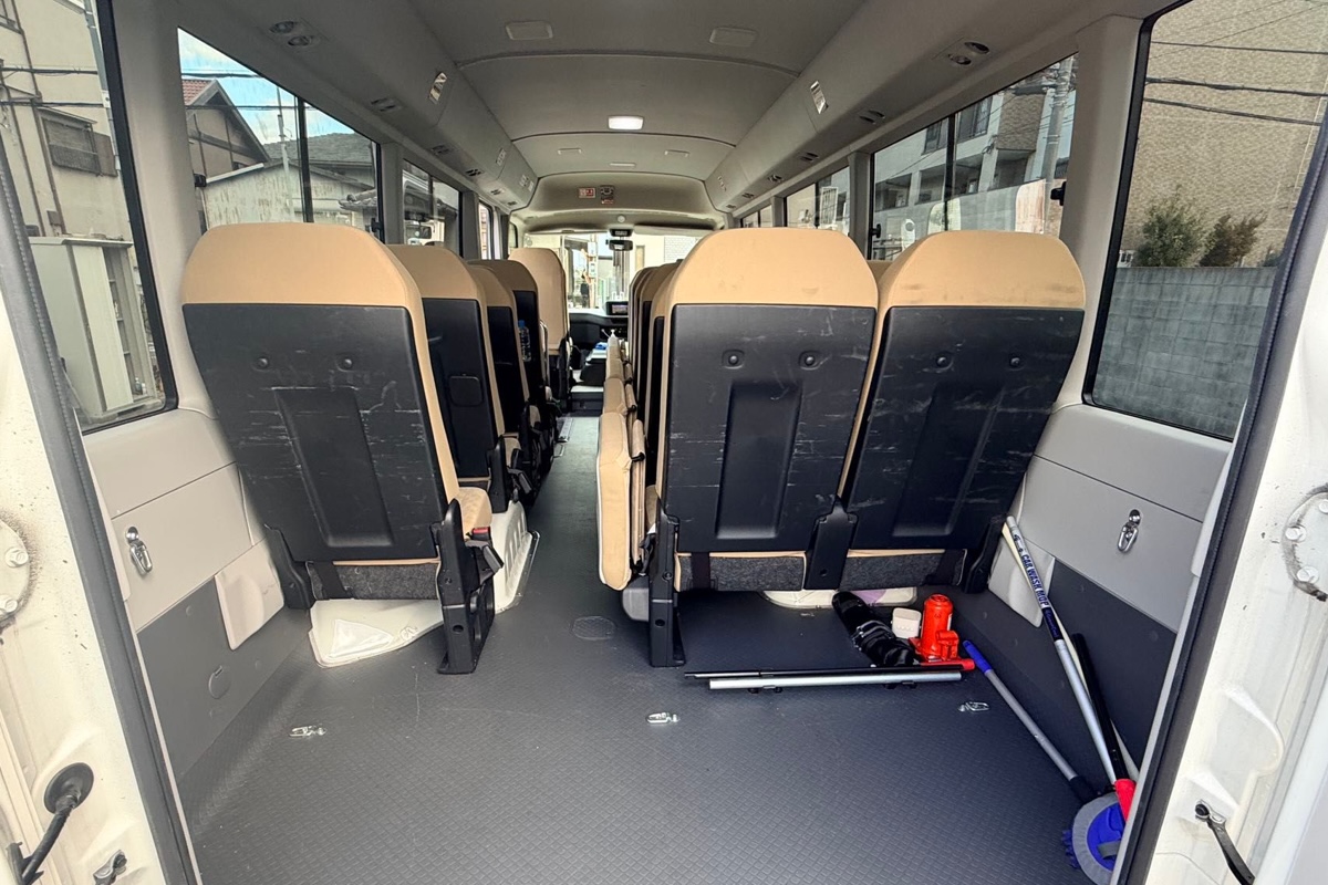 大阪　マイクロ　バスを利用したOsakaのハイヤーサービス・観光タクシー 2