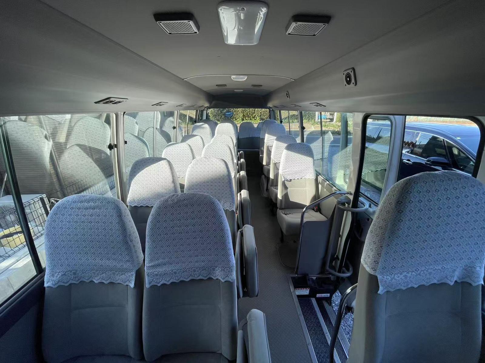 大阪　マイクロ　バスを利用したOsakaのハイヤーサービス・観光タクシー 1