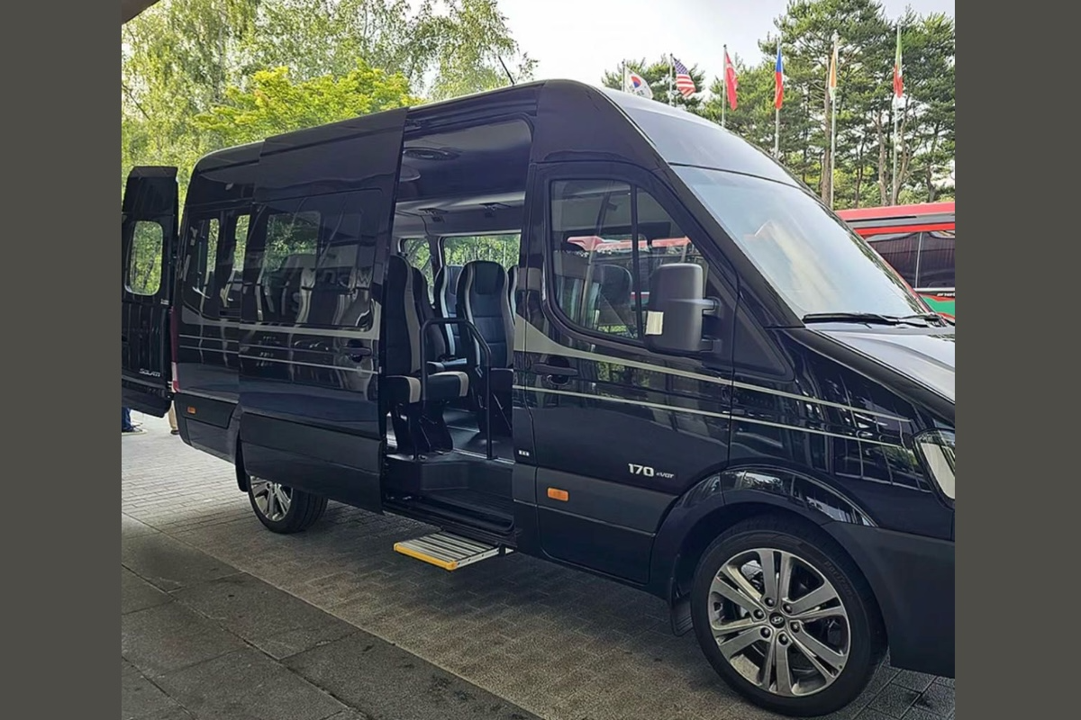 Private Daily Car Hire in Korea using Korea / Seoul 15 seaters van  2