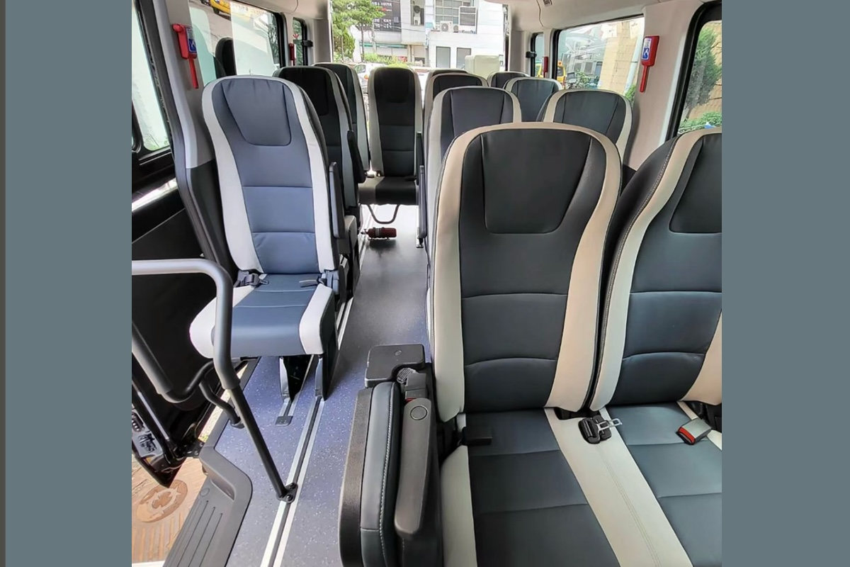 Private Daily Car Hire in Korea using Korea / Seoul 15 seaters van  1