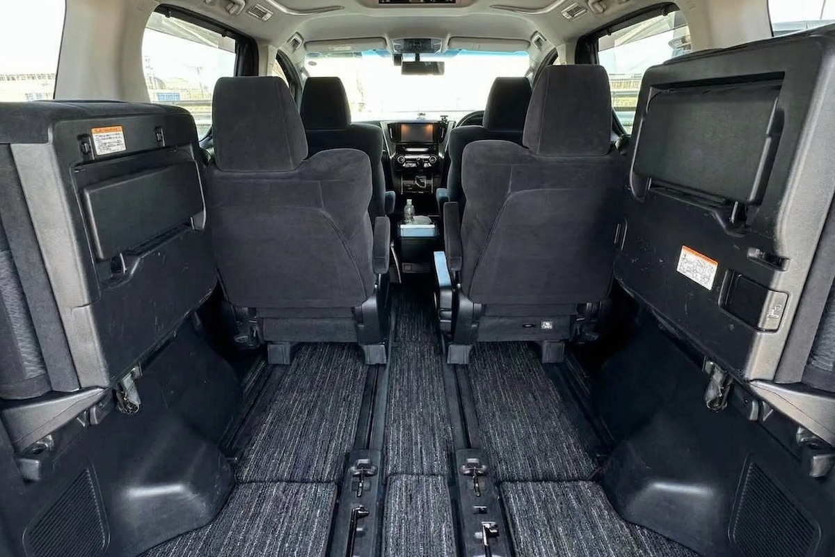 Private Daily Car Hire in Okinawa using Okinawa Toyota Alphard 2