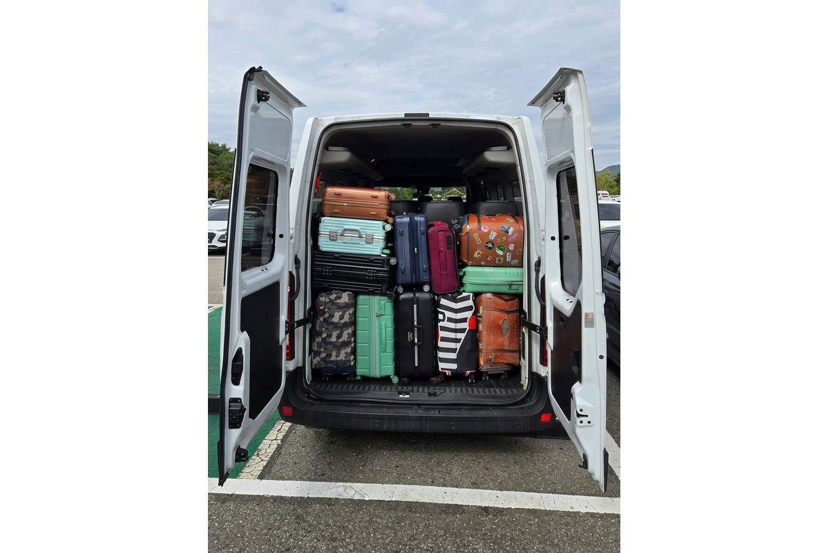 Private Daily Car Hire in Korea using Korea / Seoul 15 seaters jumbo van  2